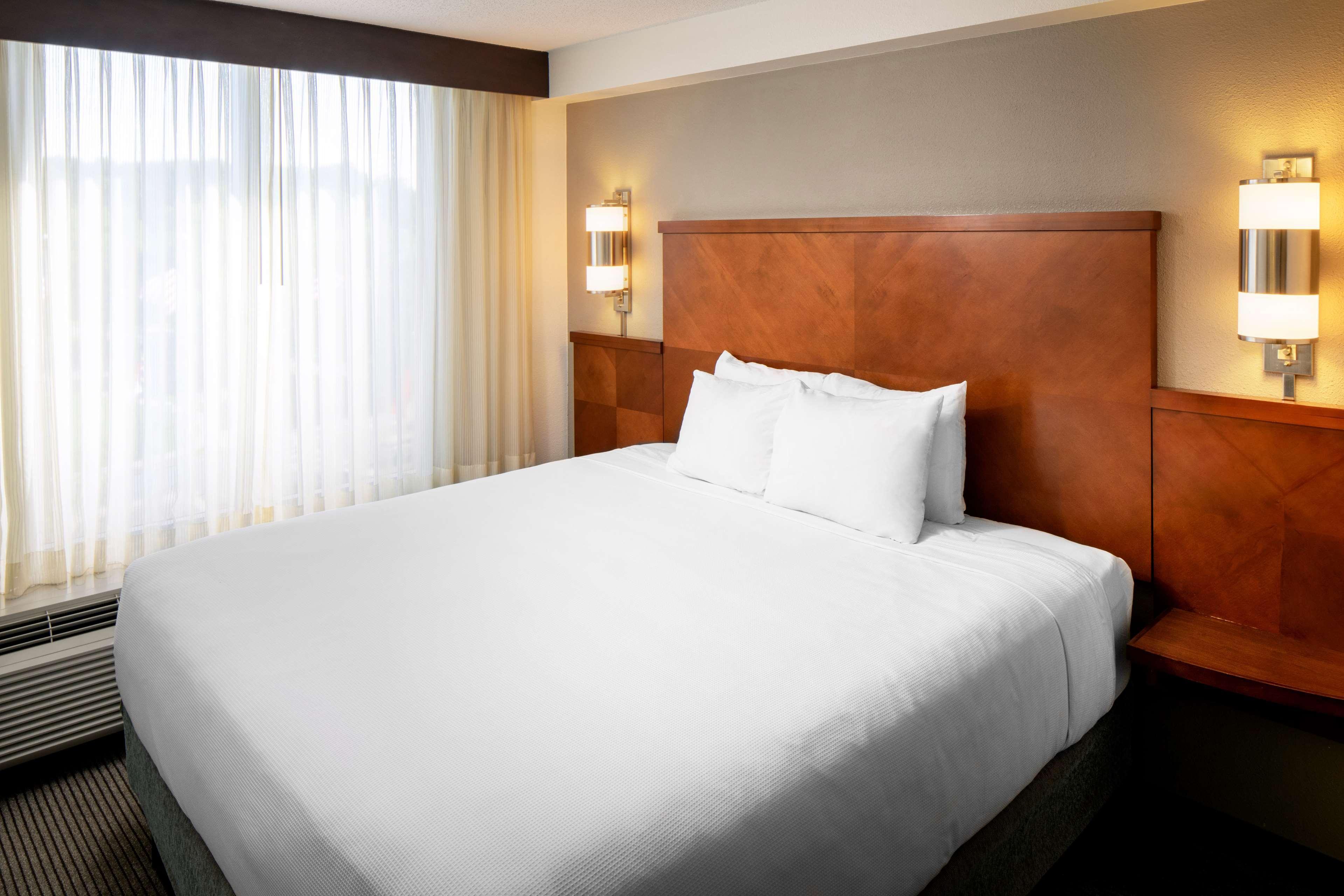Hyatt Place Dallas Park Central Экстерьер фото