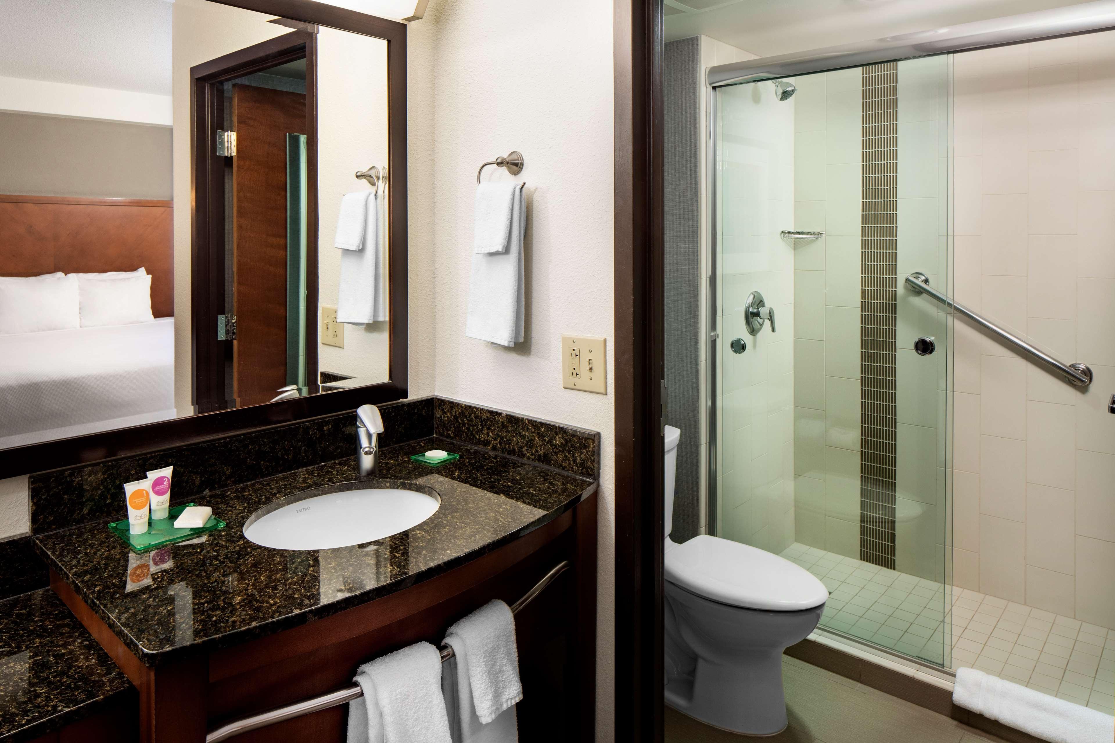 Hyatt Place Dallas Park Central Экстерьер фото