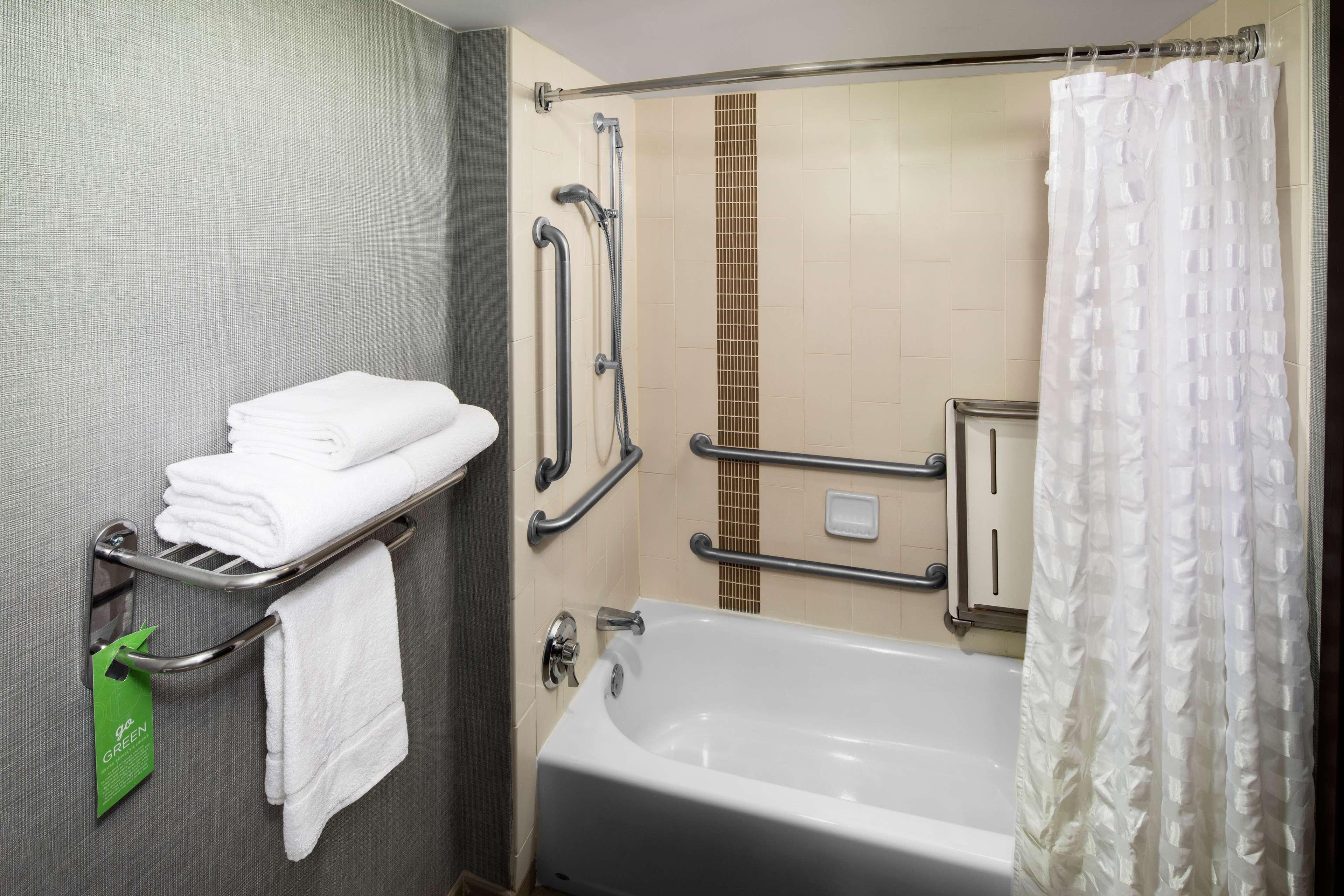 Hyatt Place Dallas Park Central Экстерьер фото