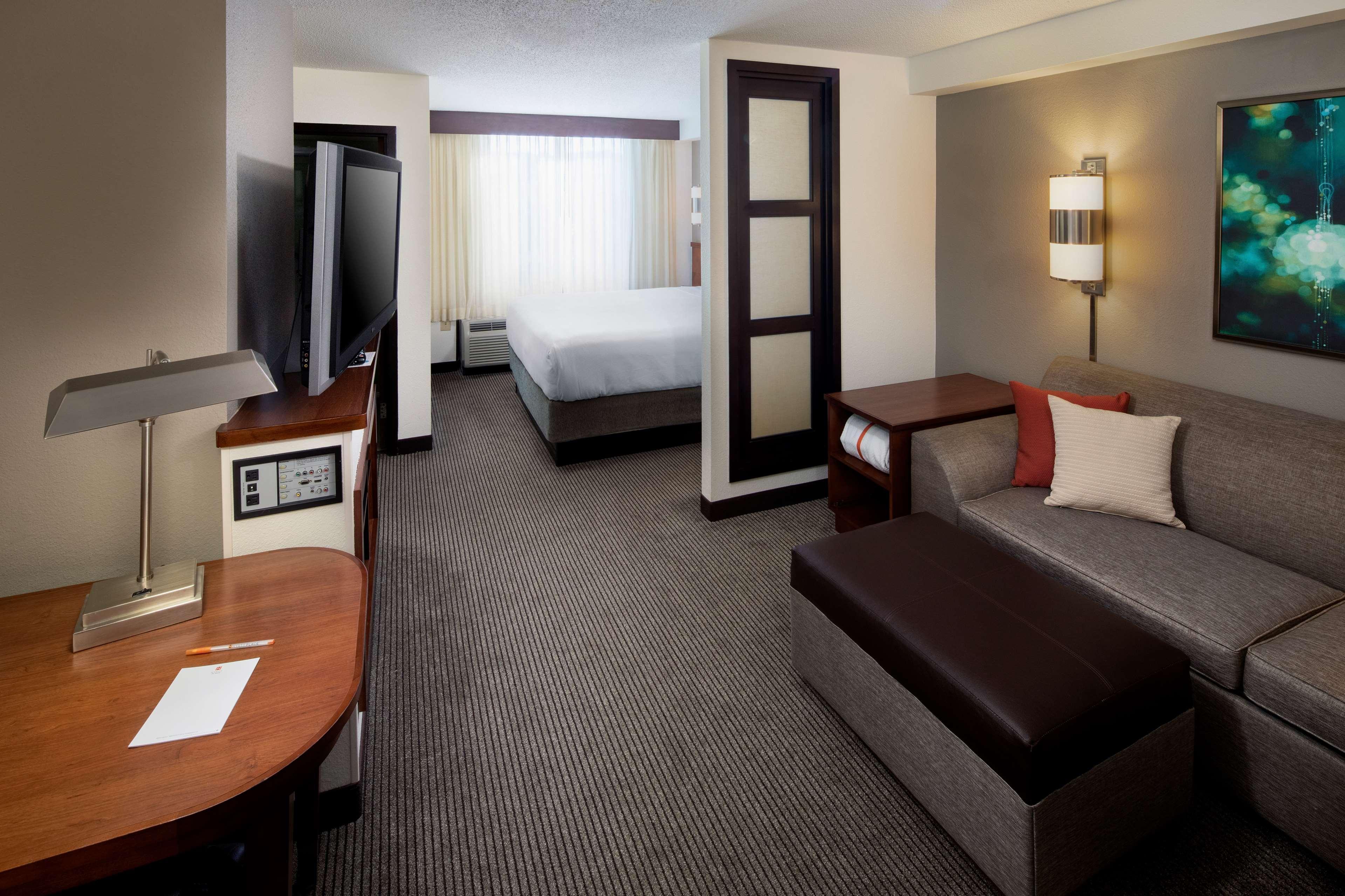Hyatt Place Dallas Park Central Экстерьер фото