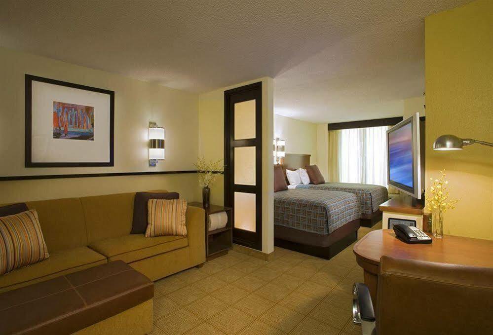 Hyatt Place Dallas Park Central Экстерьер фото