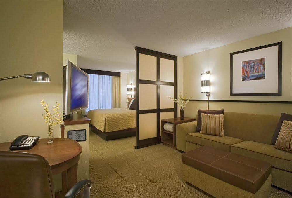 Hyatt Place Dallas Park Central Экстерьер фото